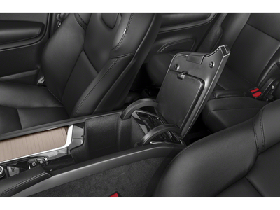 2025 Volvo XC90 B5 Core