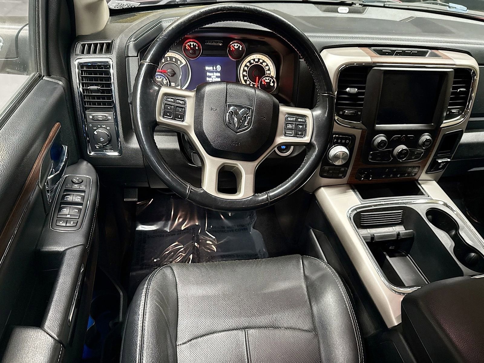 2018 RAM 1500 Laramie Crew Cab 4x4 5'7" Box