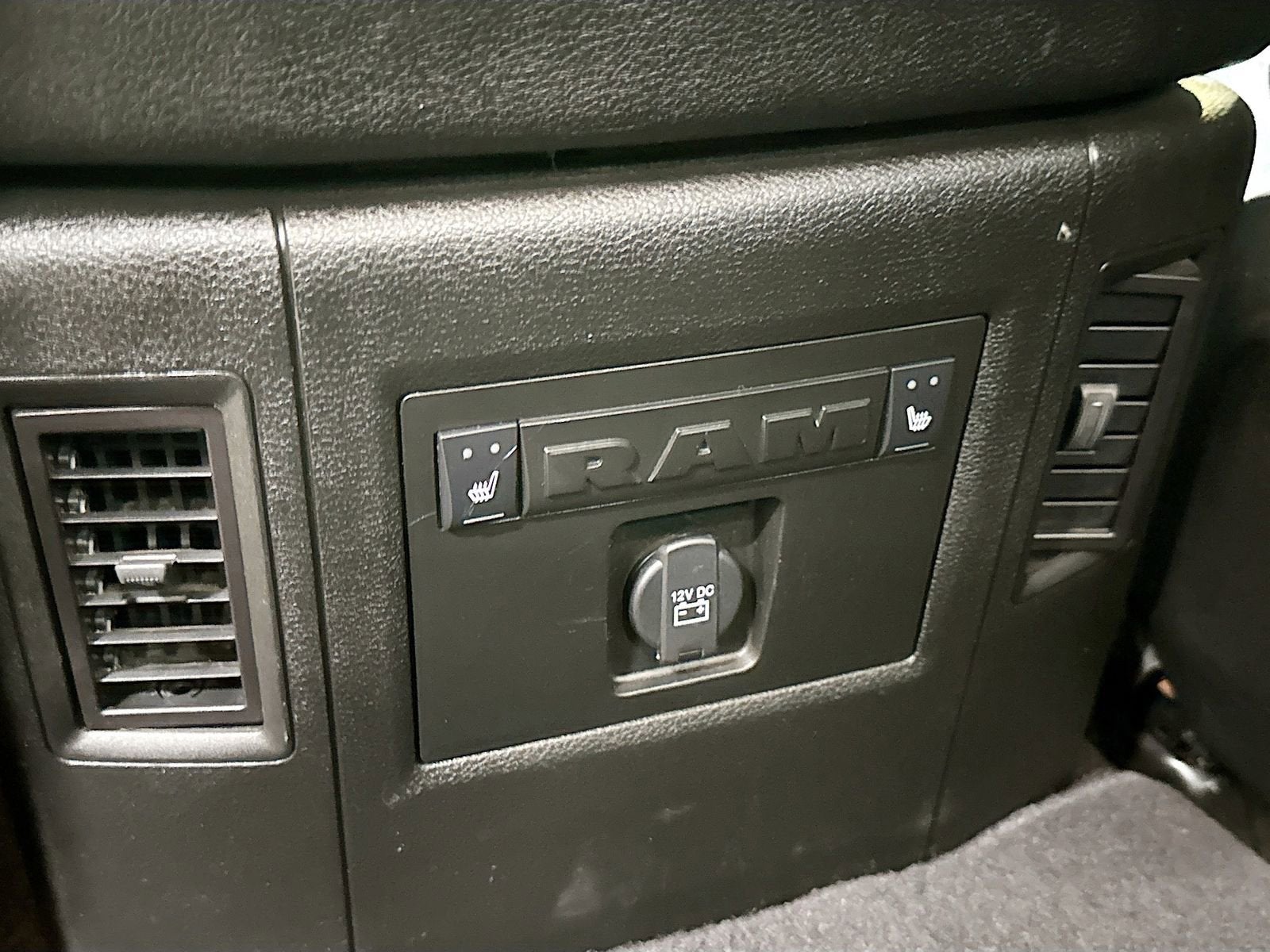 2018 RAM 1500 Laramie Crew Cab 4x4 5'7" Box