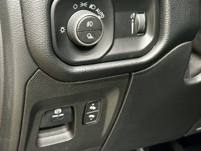 2020 RAM 1500 Big Horn Crew Cab 4x4 5'7" Box