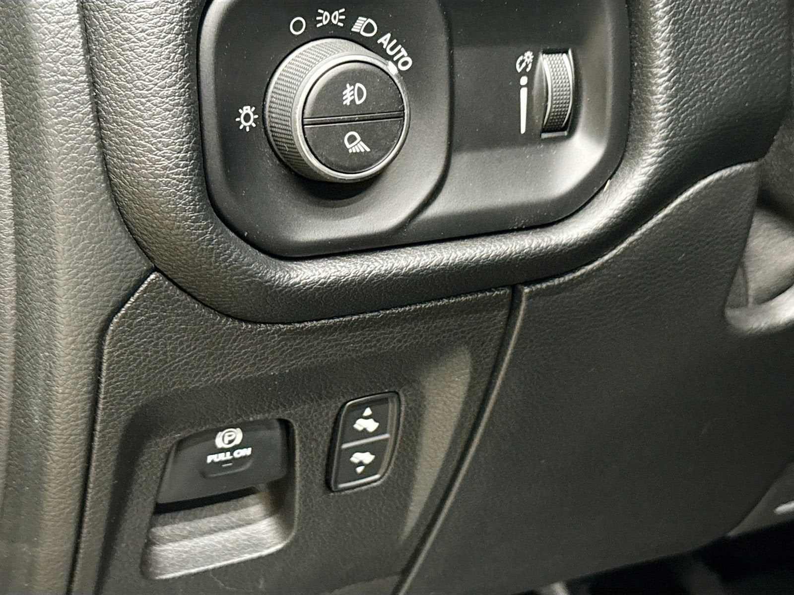 2020 RAM 1500 Big Horn Crew Cab 4x4 5'7" Box