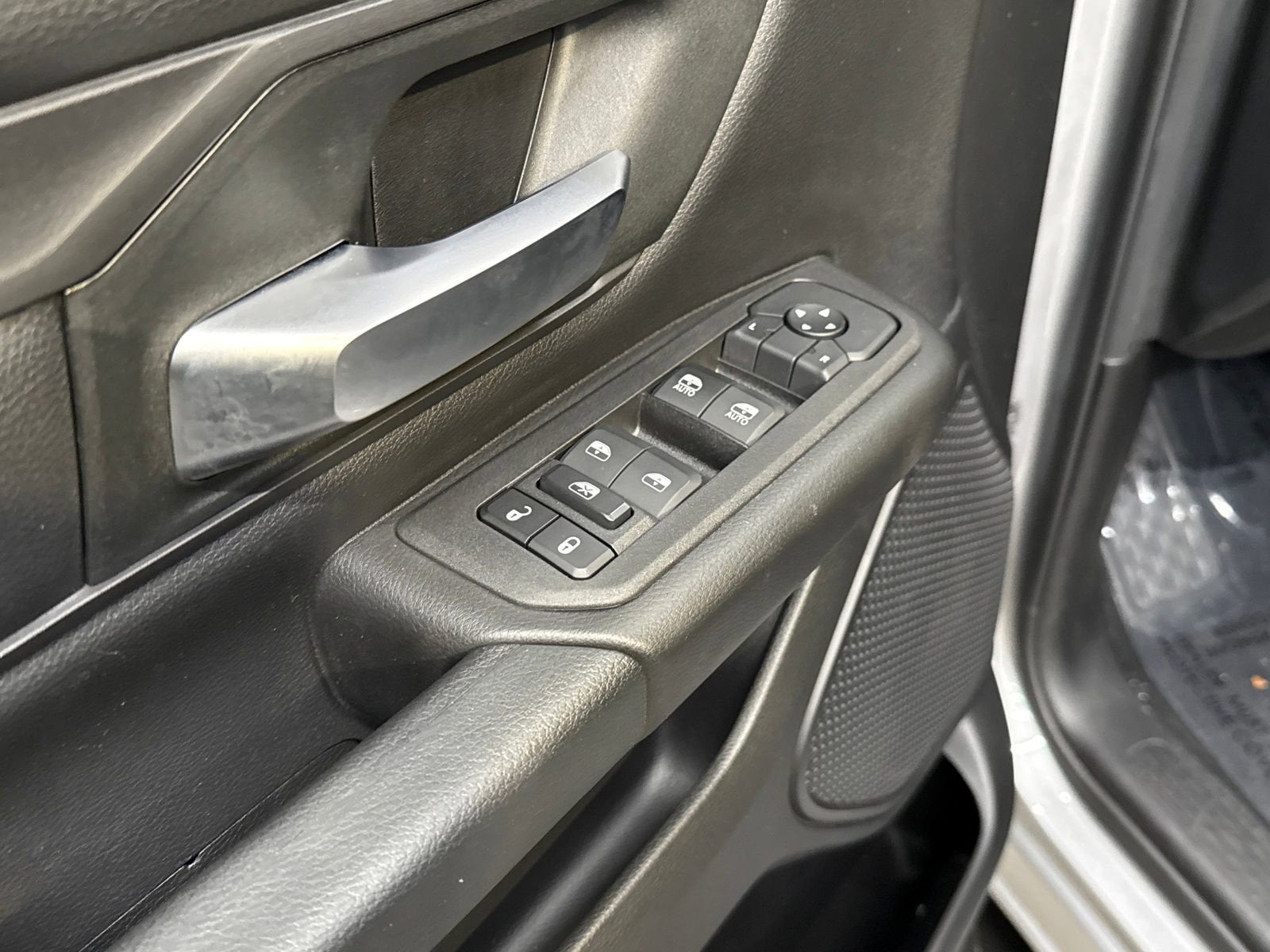 2025 RAM 1500 Tradesman Crew Cab 4x4 5'7" Box