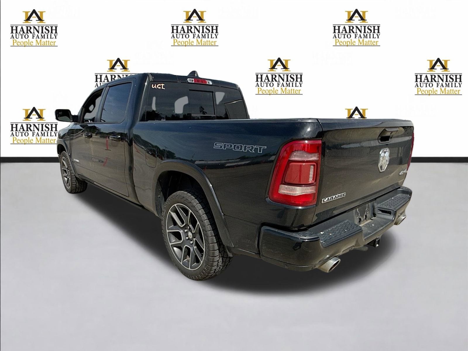 2020 RAM 1500 Laramie Crew Cab 4x4 6'4" Box