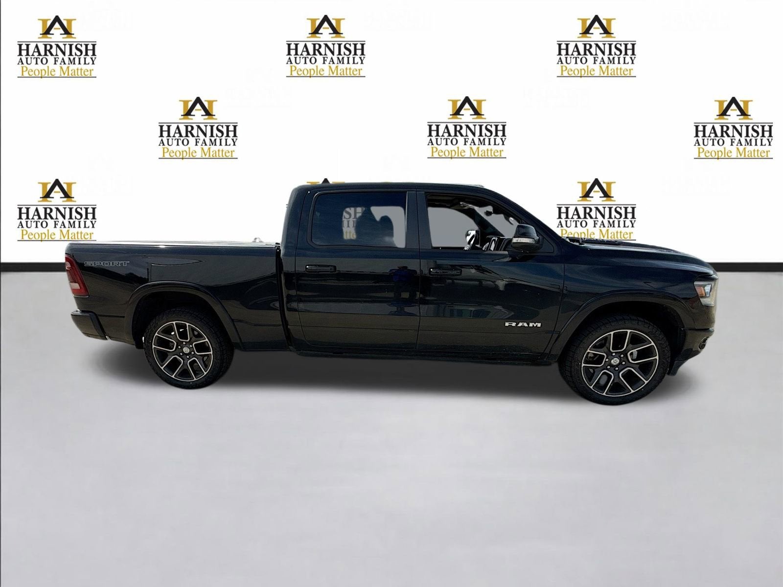 2020 RAM 1500 Laramie Crew Cab 4x4 6'4" Box