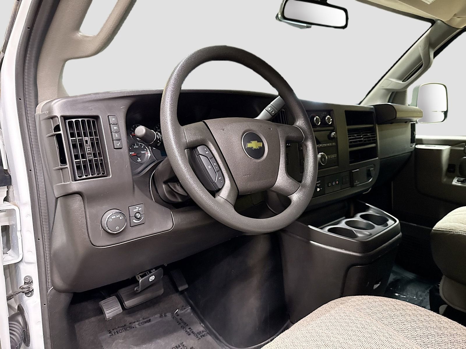 2024 Chevrolet Express Passenger 3500 1LT