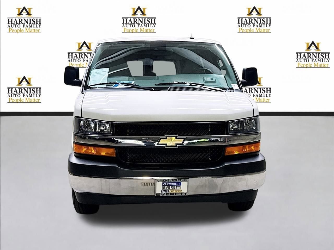 2024 Chevrolet Express Passenger 3500 1LT