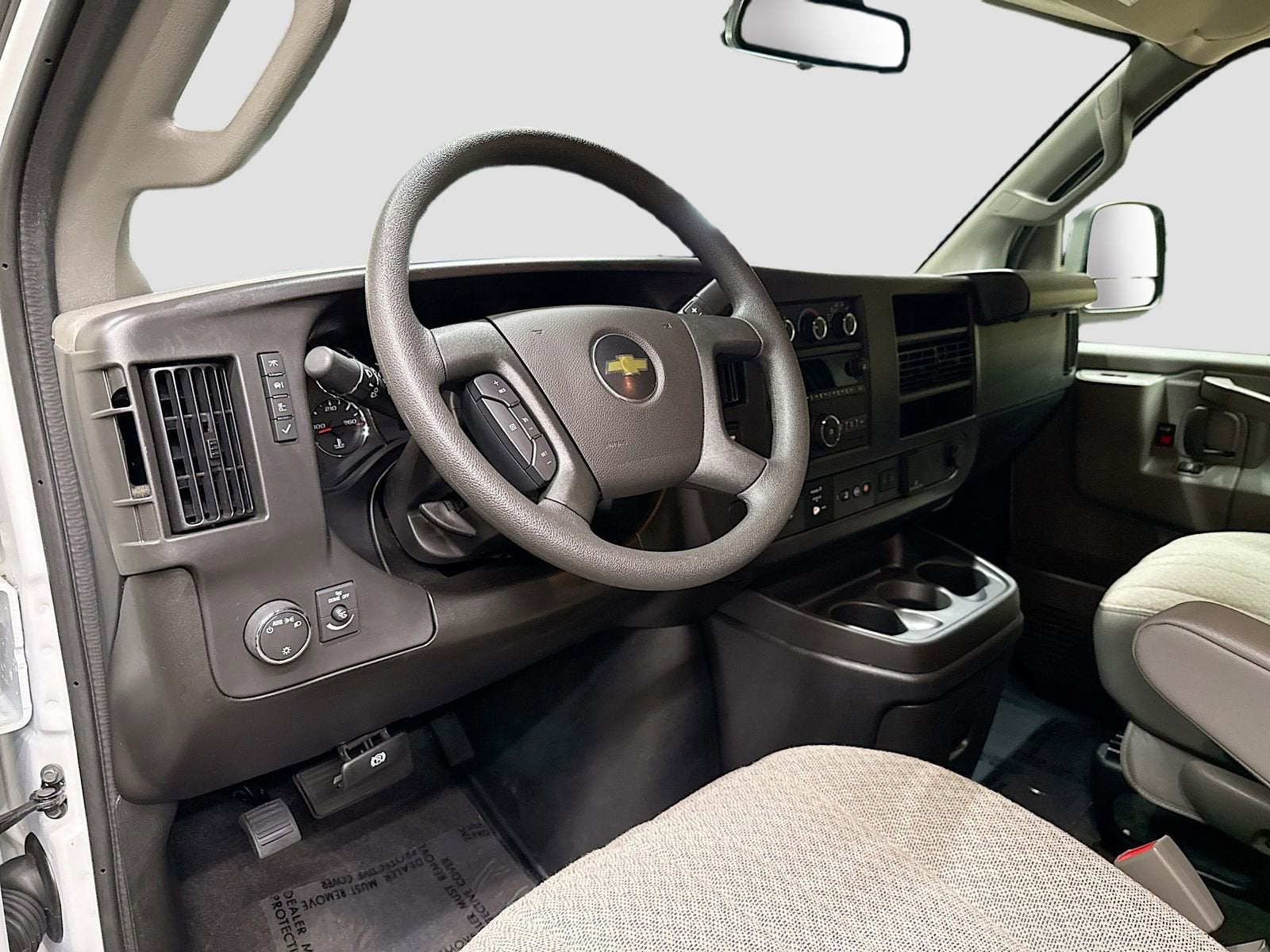 2025 Chevrolet Express Passenger 1LT