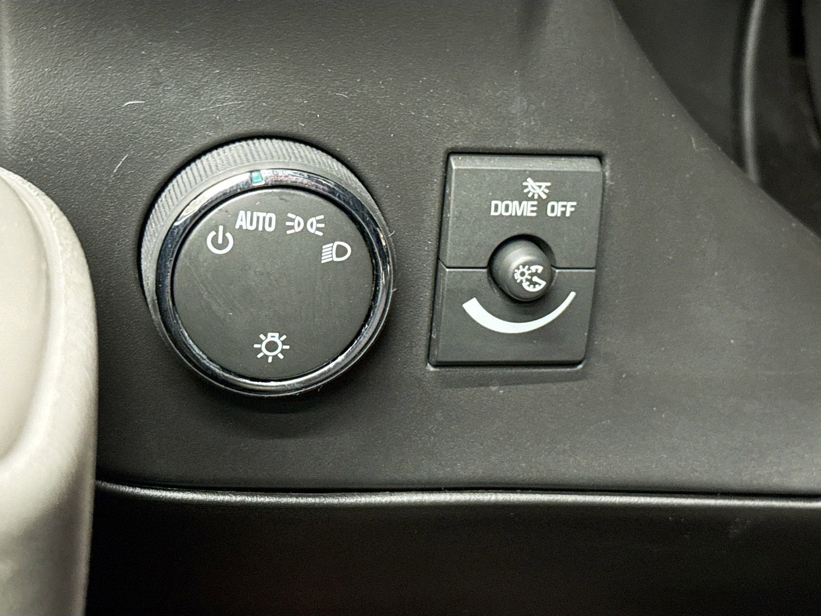 2025 Chevrolet Express Passenger 1LT