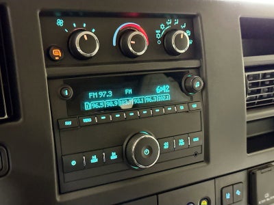 2025 Chevrolet Express Passenger 1LT