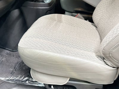 2025 Chevrolet Express Passenger 1LT