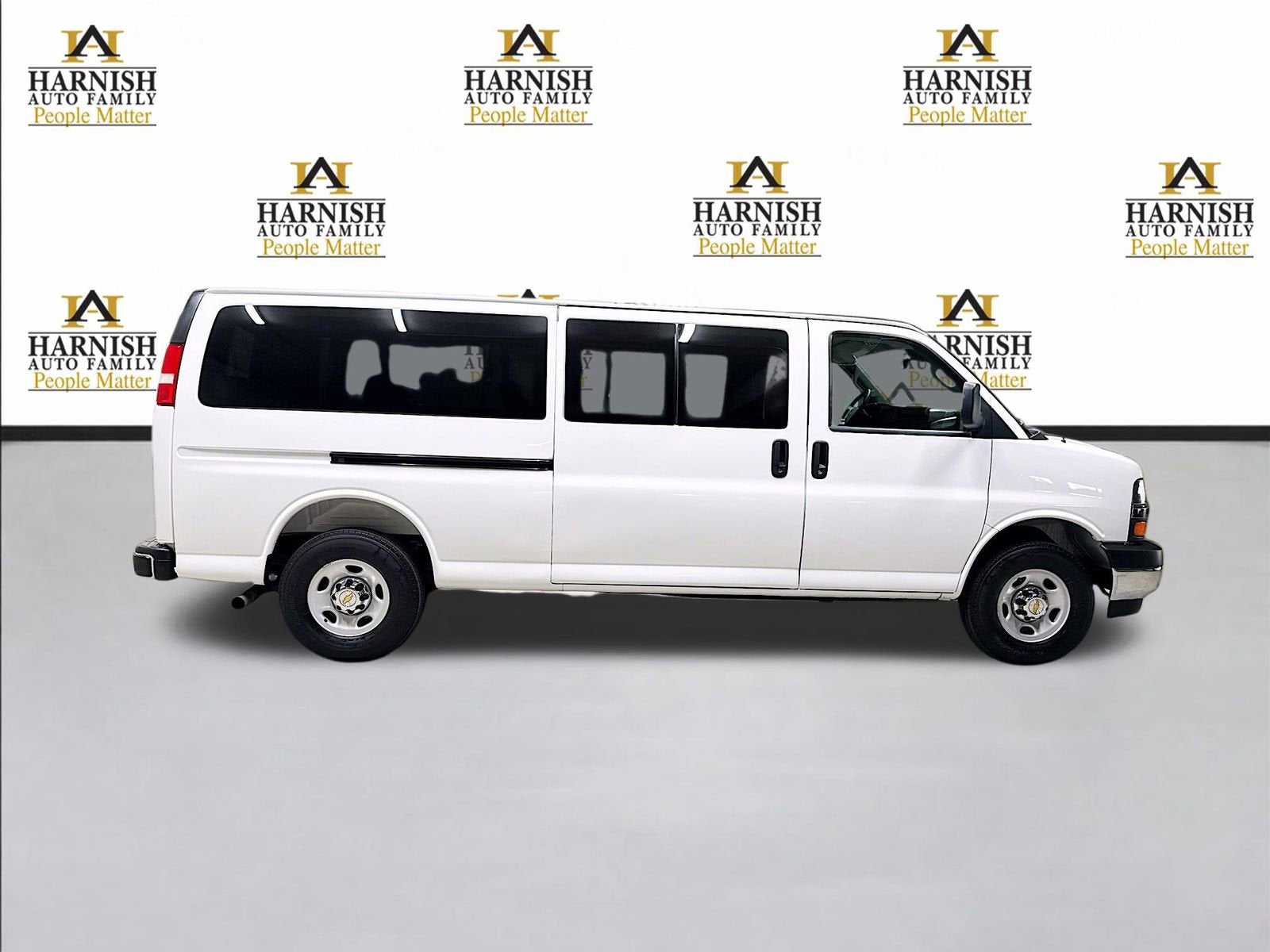 2025 Chevrolet Express Passenger 1LT