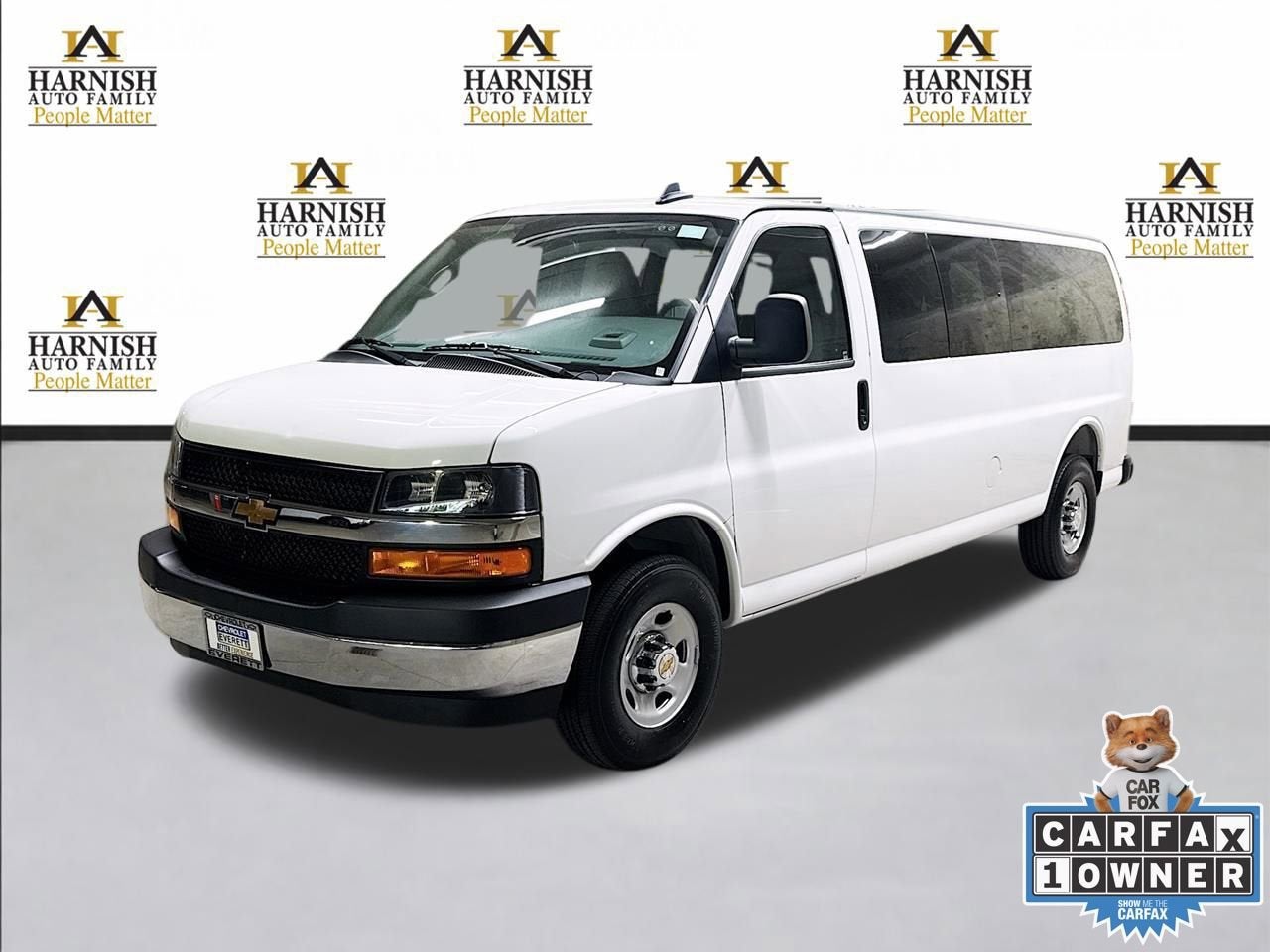 2025 Chevrolet Express Passenger 1LT