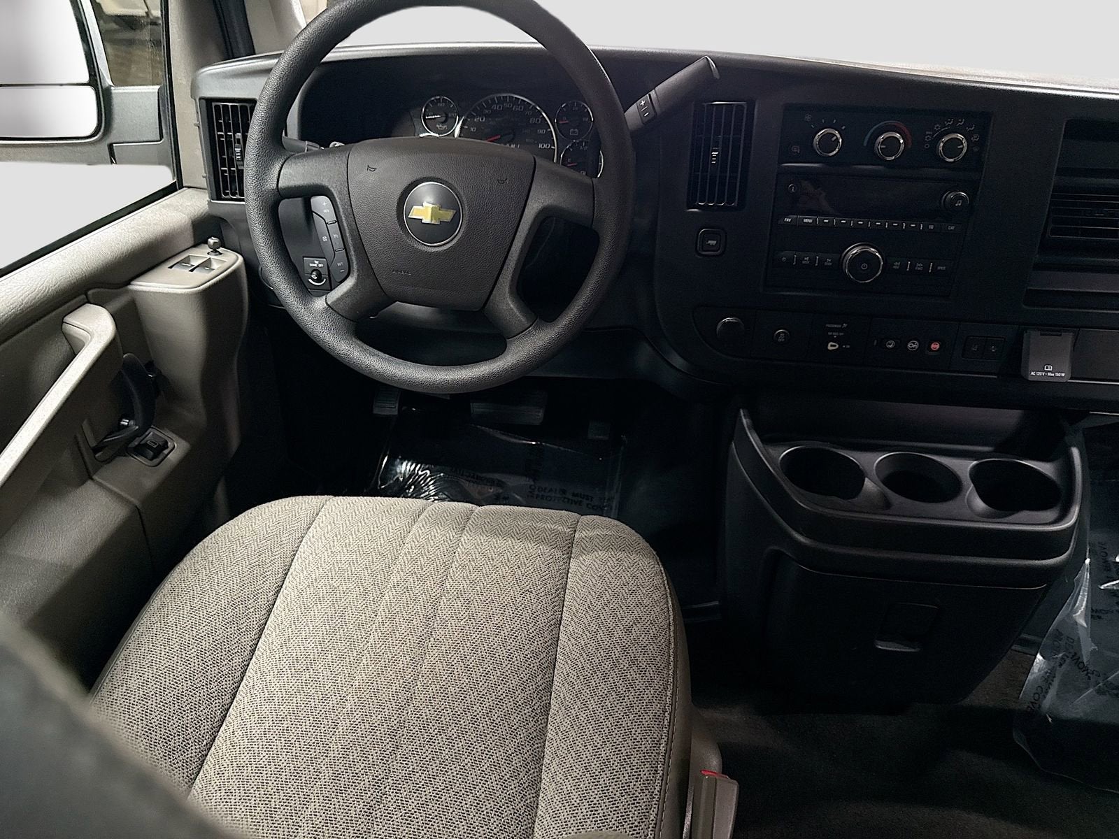 2025 Chevrolet Express Passenger 1LT