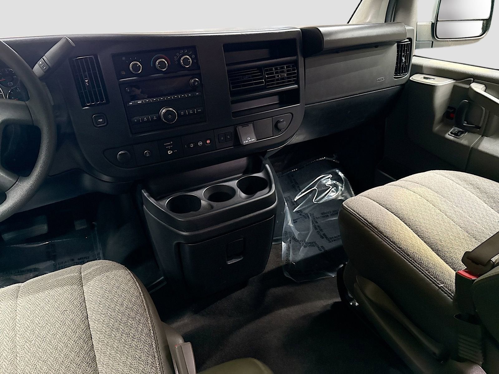 2025 Chevrolet Express Passenger 1LT