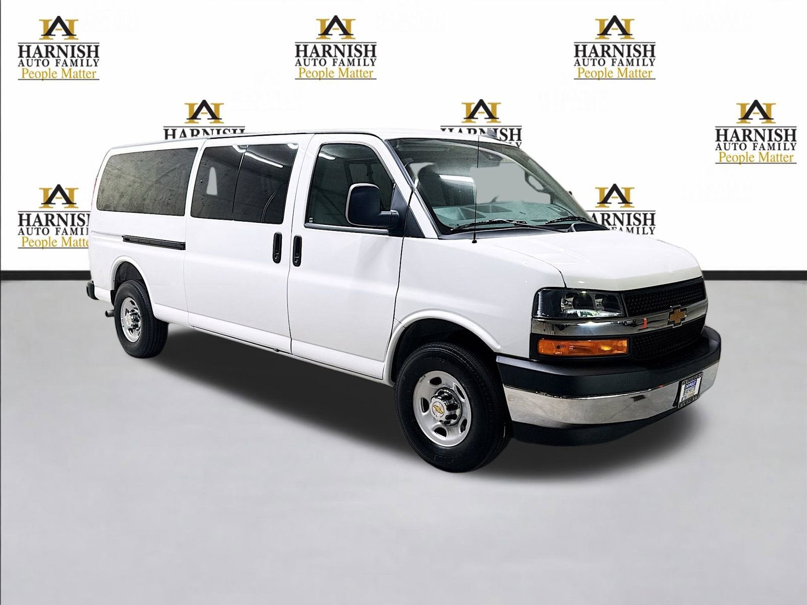 2025 Chevrolet Express Passenger 1LT