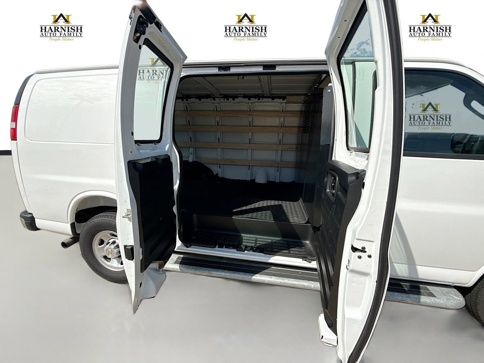 2025 Chevrolet Express Cargo WT