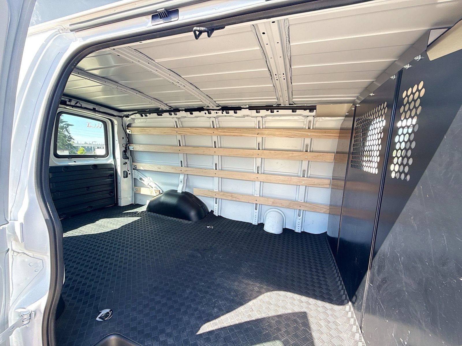 2025 Chevrolet Express Cargo WT