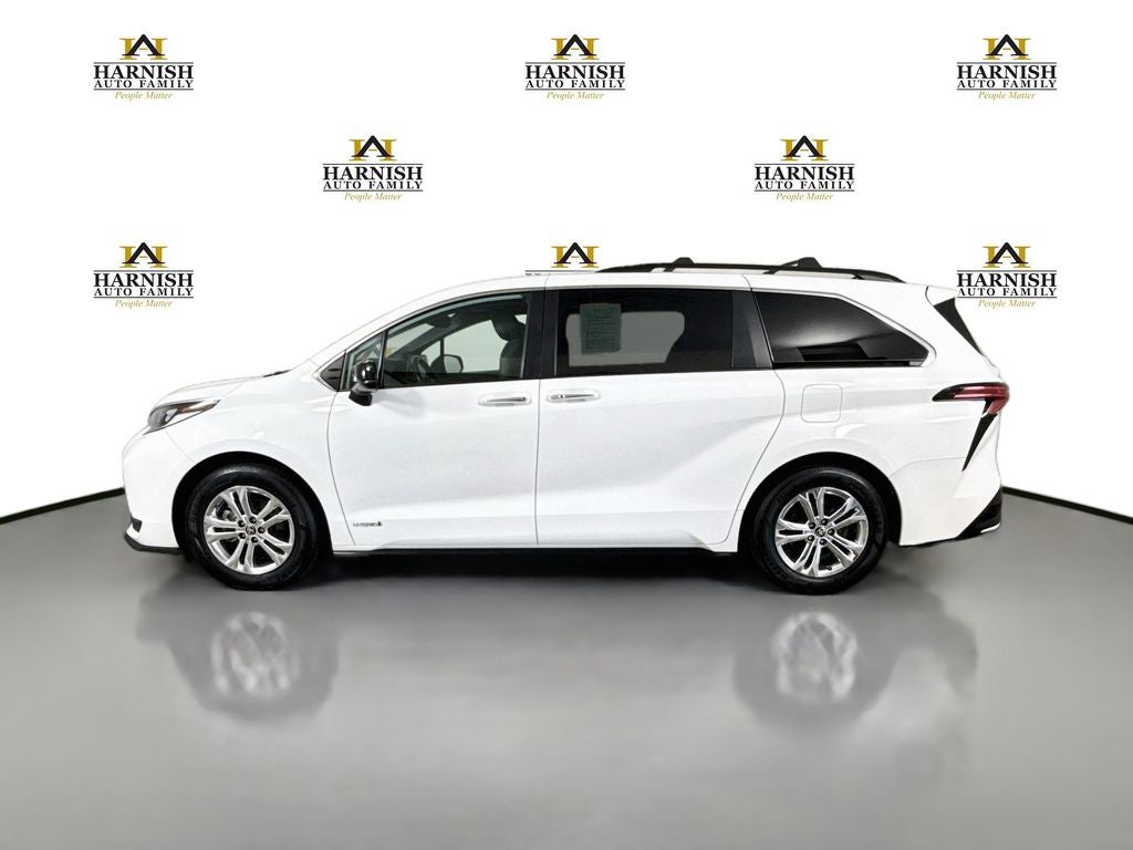 2021 Toyota Sienna XSE 7 Passenger