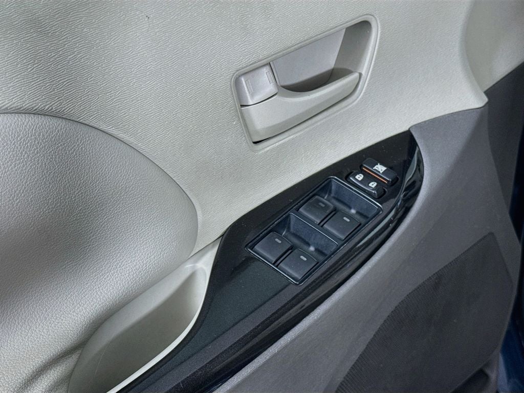 2011 Toyota Sienna LE