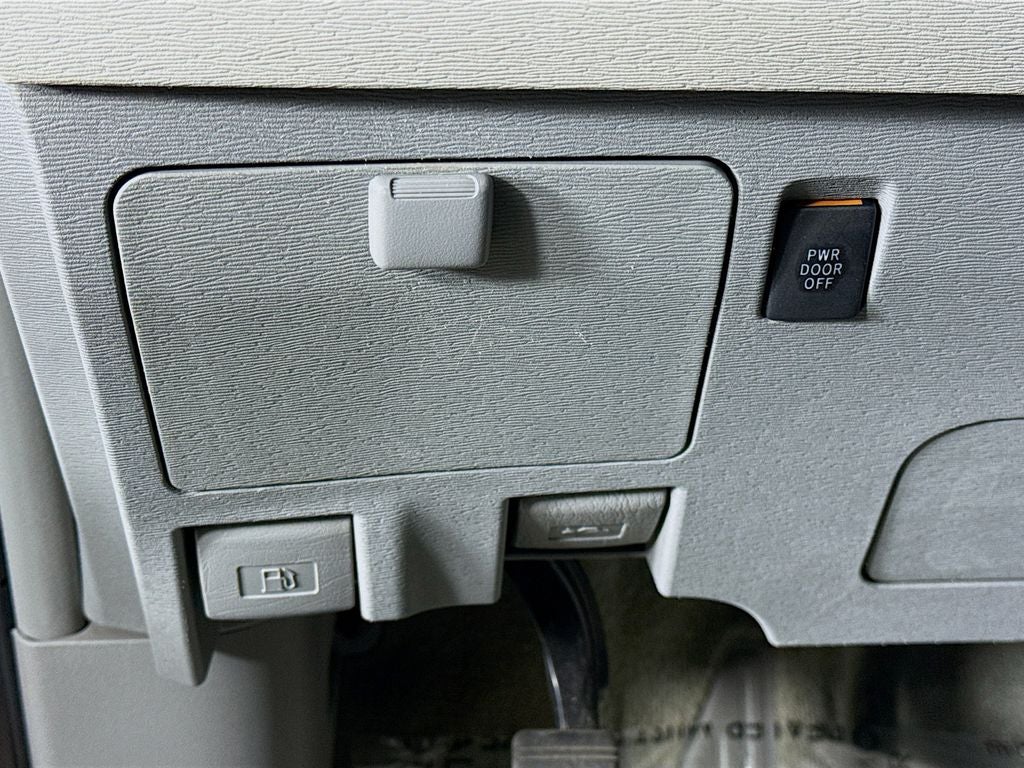 2011 Toyota Sienna LE Mobility Auto Access