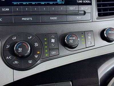 2011 Toyota Sienna LE Mobility Auto Access