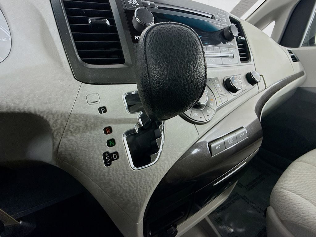 2011 Toyota Sienna LE Mobility Auto Access