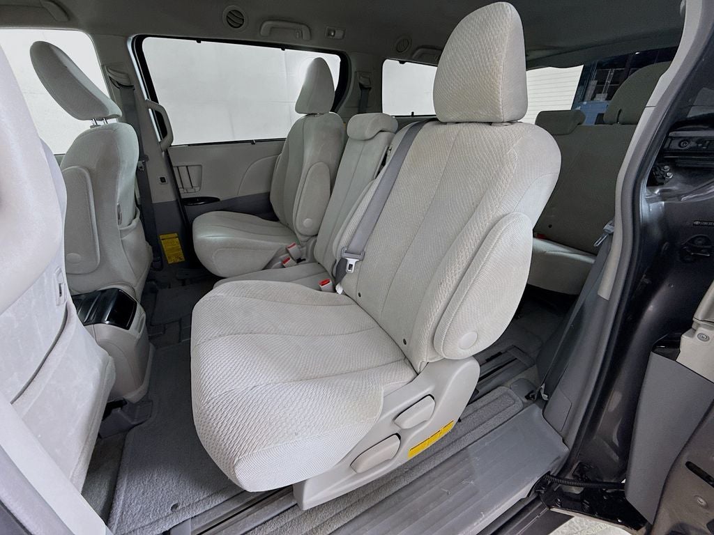 2011 Toyota Sienna LE Mobility Auto Access