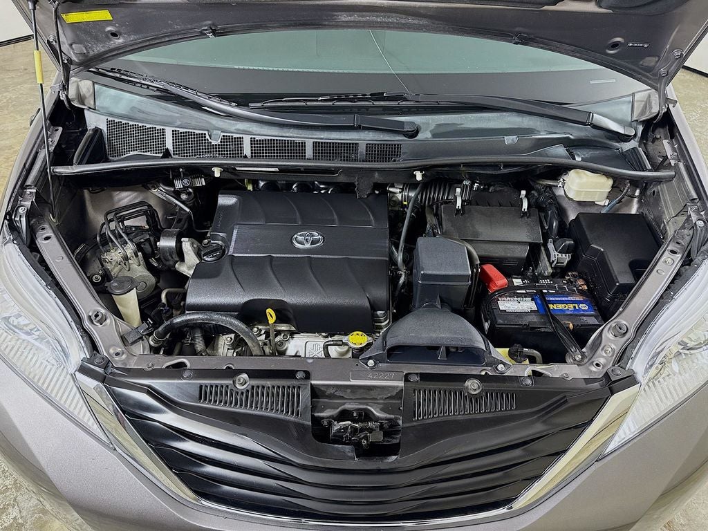 2011 Toyota Sienna LE Mobility Auto Access