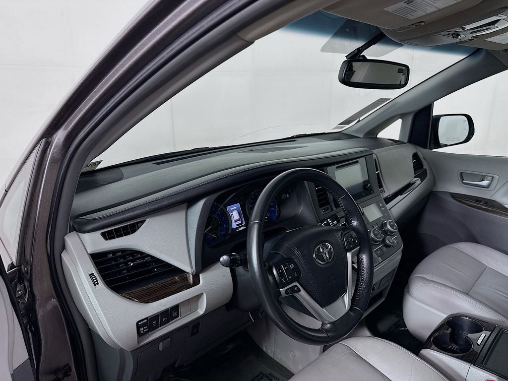 2015 Toyota Sienna XLE 8 Passenger