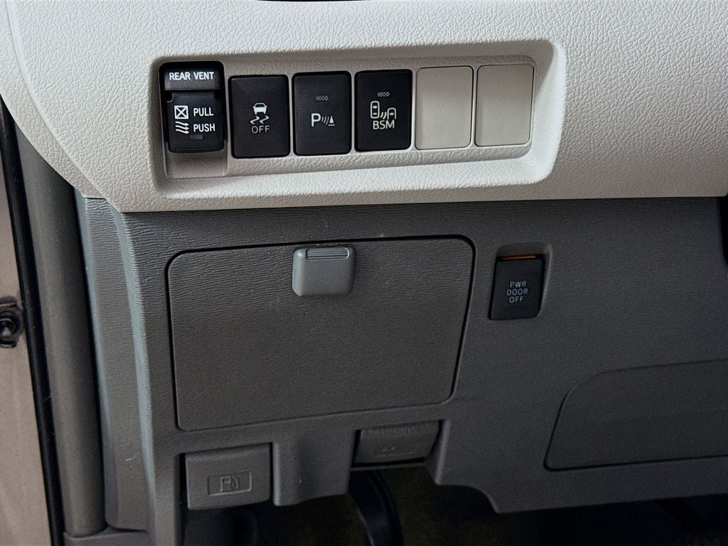 2015 Toyota Sienna XLE 8 Passenger