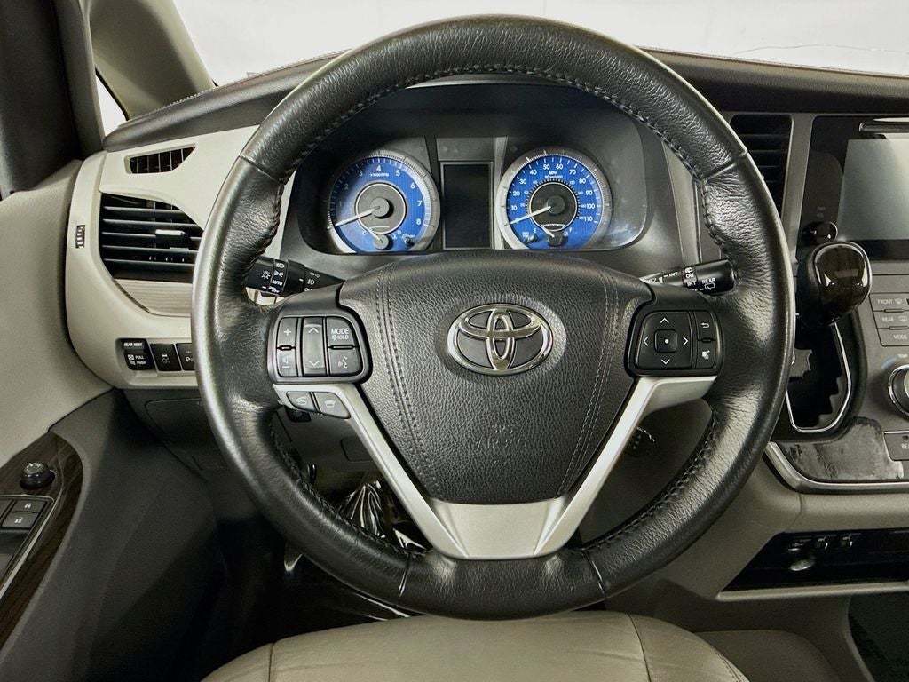2015 Toyota Sienna XLE 8 Passenger
