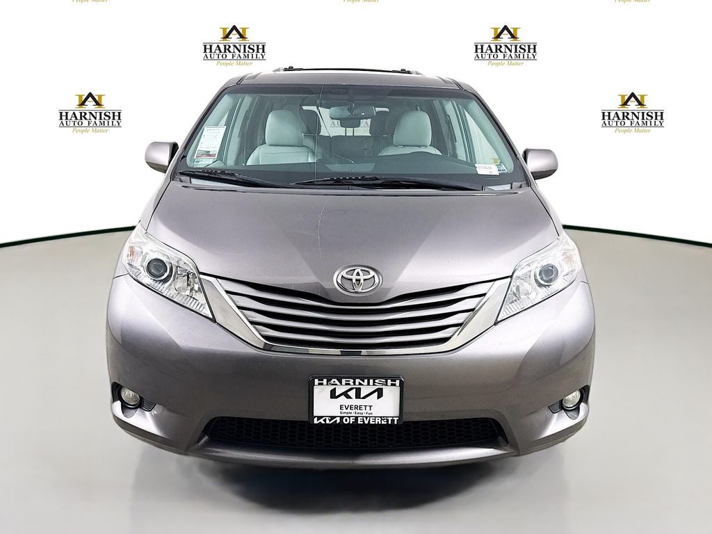 2015 Toyota Sienna XLE 8 Passenger
