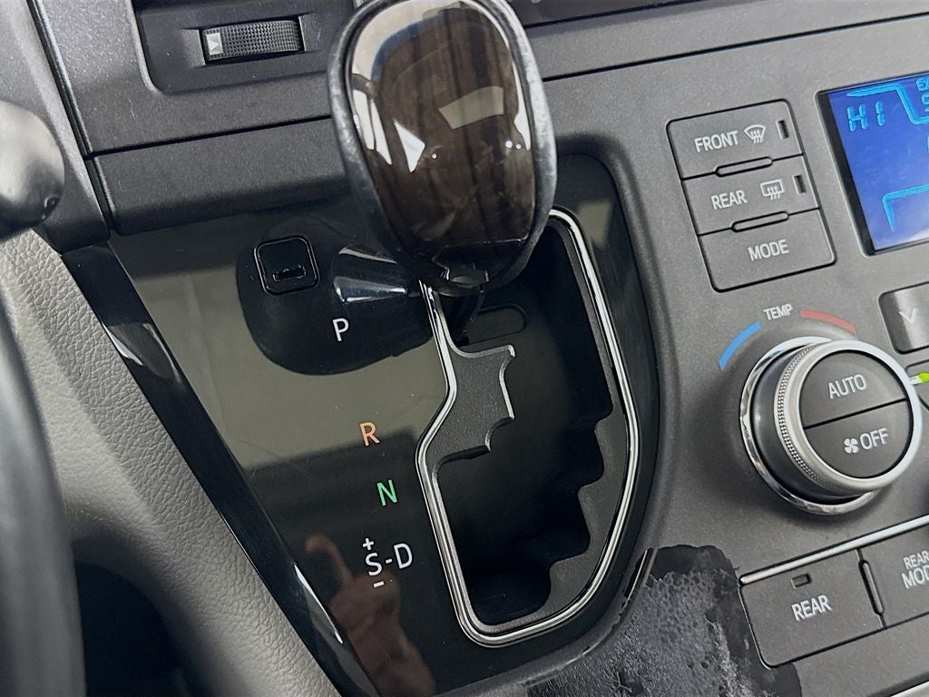 2015 Toyota Sienna XLE 8 Passenger