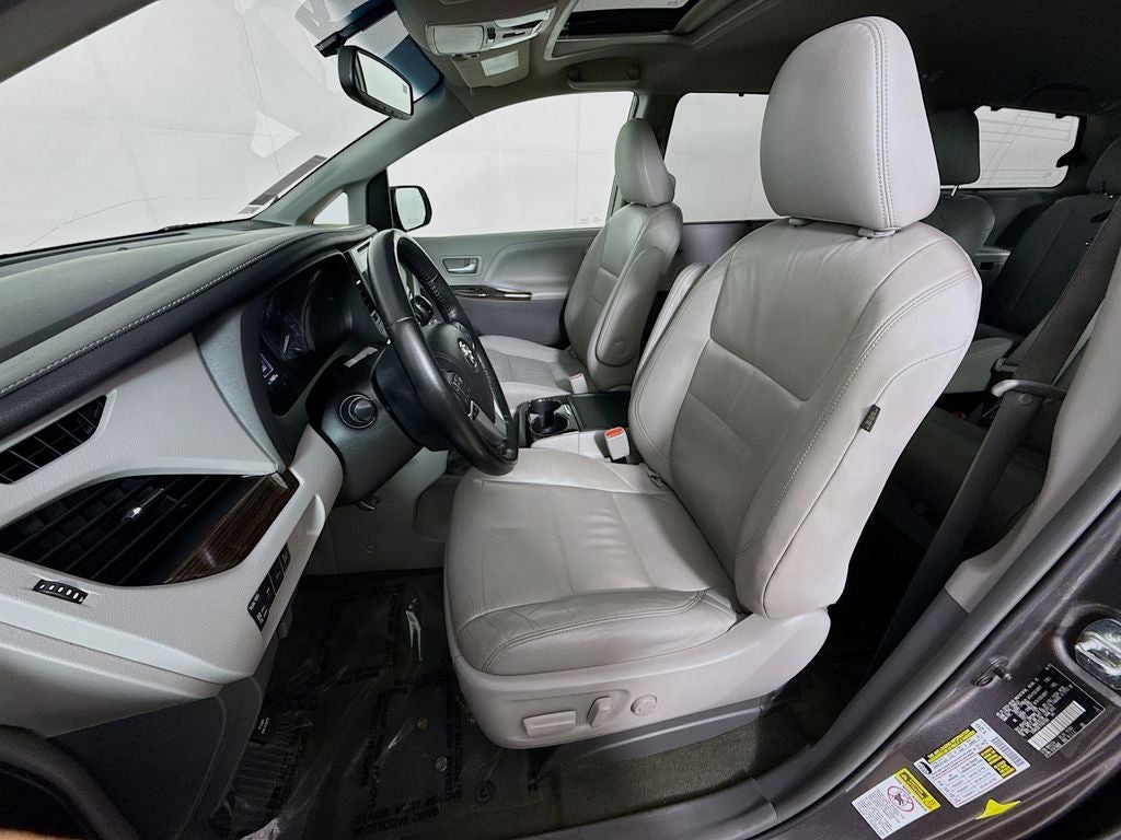 2015 Toyota Sienna XLE 8 Passenger
