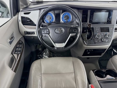 2015 Toyota Sienna XLE 8 Passenger