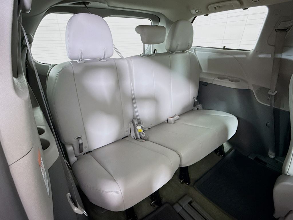 2015 Toyota Sienna XLE 8 Passenger