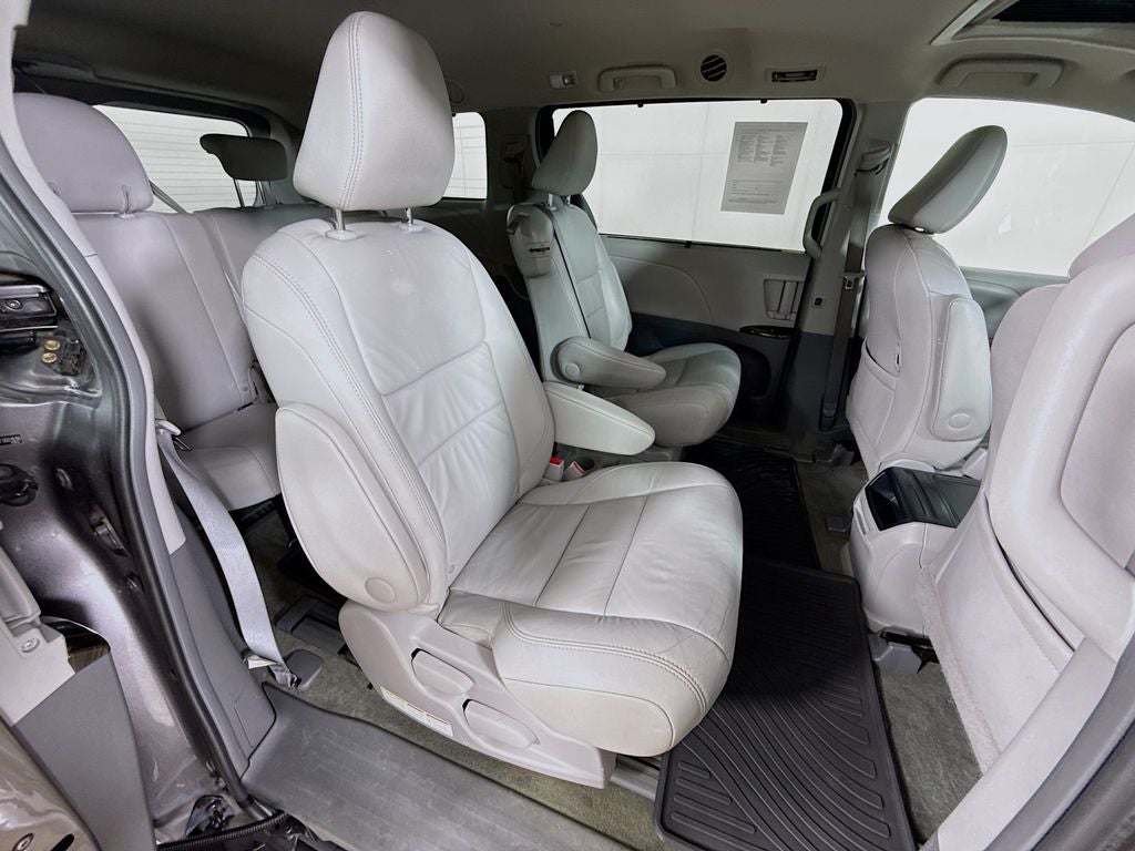 2015 Toyota Sienna XLE 8 Passenger