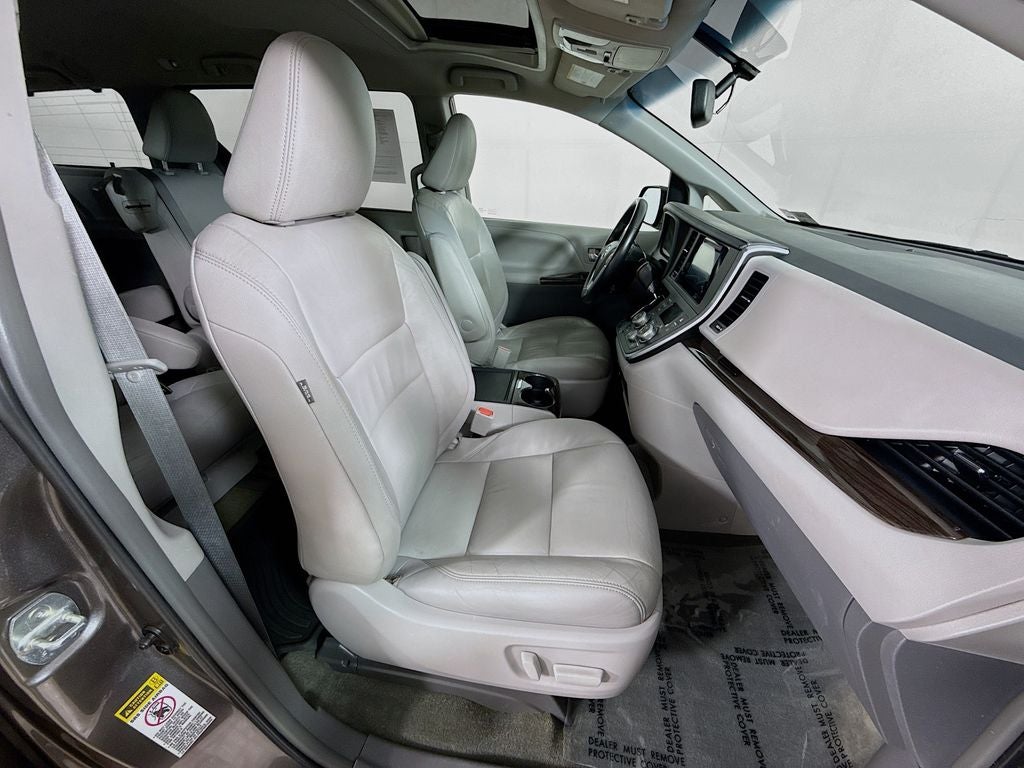 2015 Toyota Sienna XLE 8 Passenger