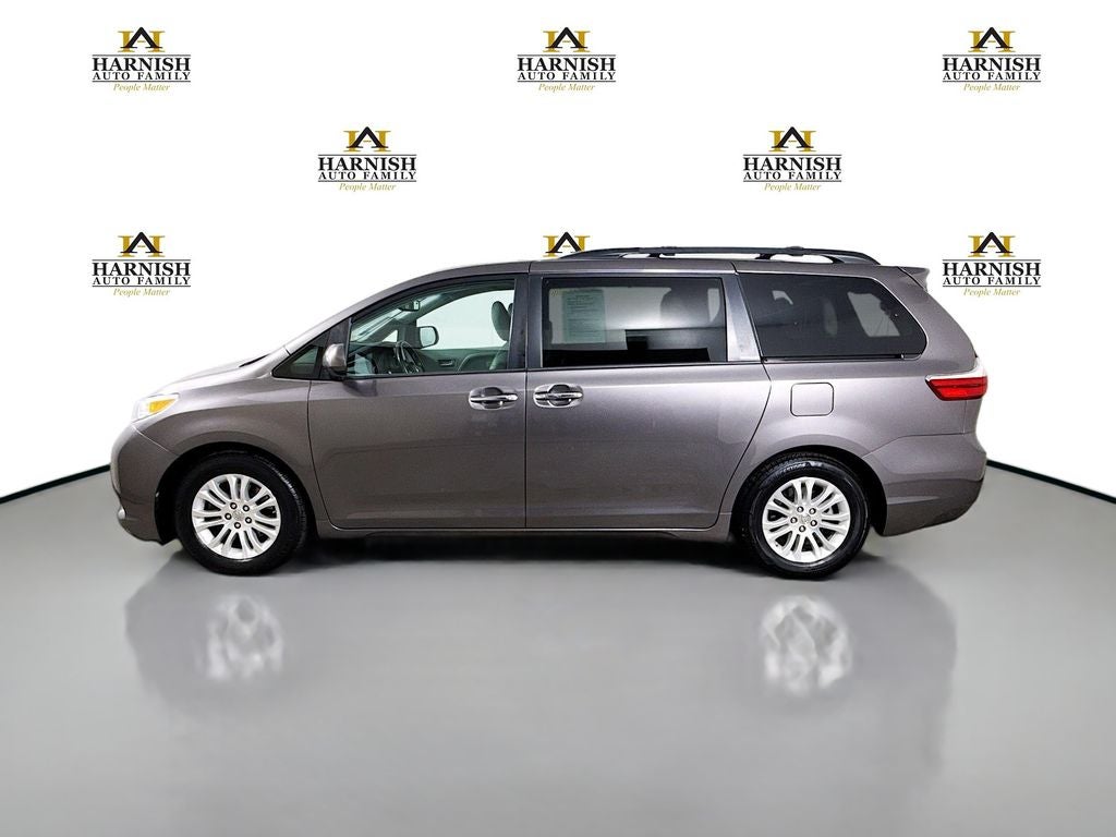 2015 Toyota Sienna XLE 8 Passenger