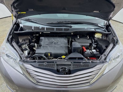 2015 Toyota Sienna XLE 8 Passenger