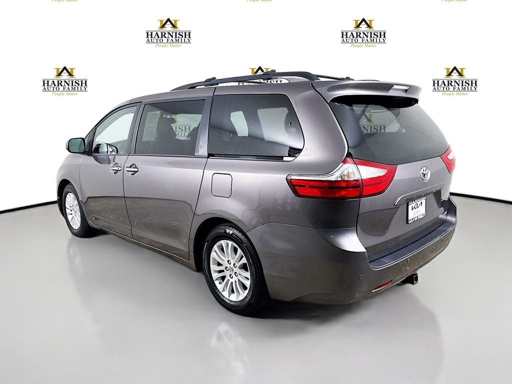 2015 Toyota Sienna XLE 8 Passenger