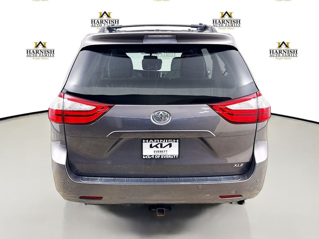 2015 Toyota Sienna XLE 8 Passenger
