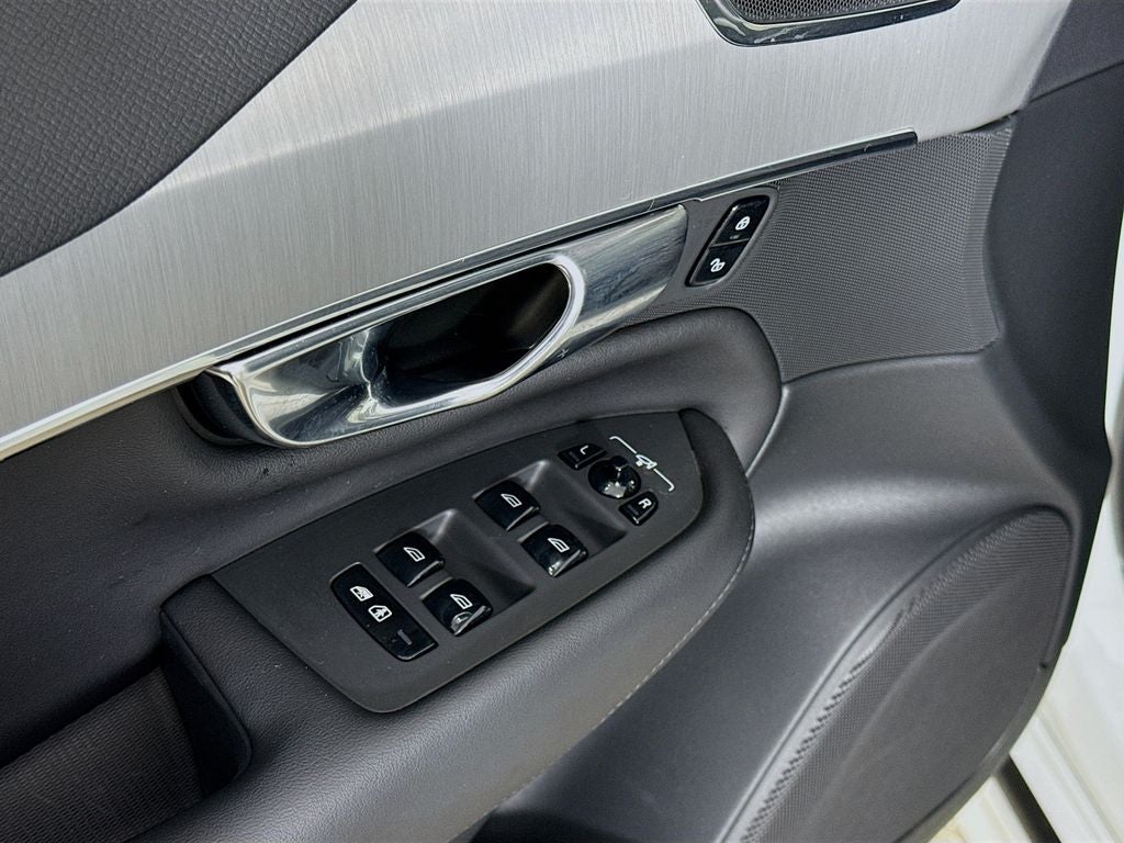 2025 Volvo XC90 B5 Core