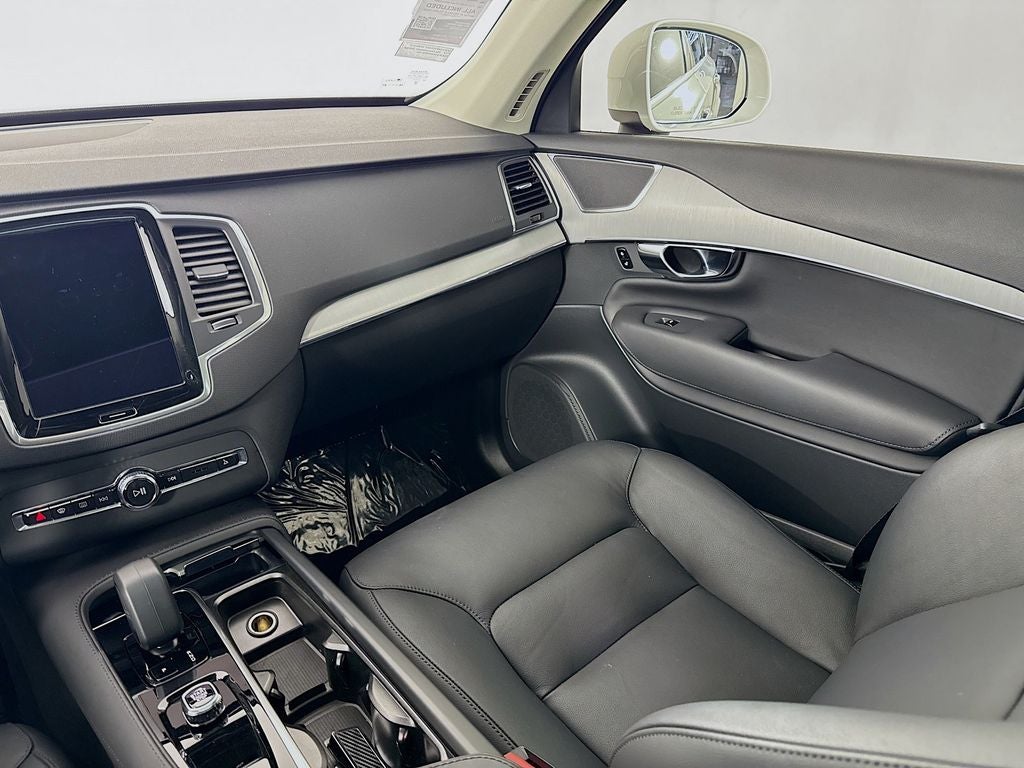 2025 Volvo XC90 B5 Core