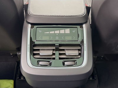 2025 Volvo XC90 B5 Core
