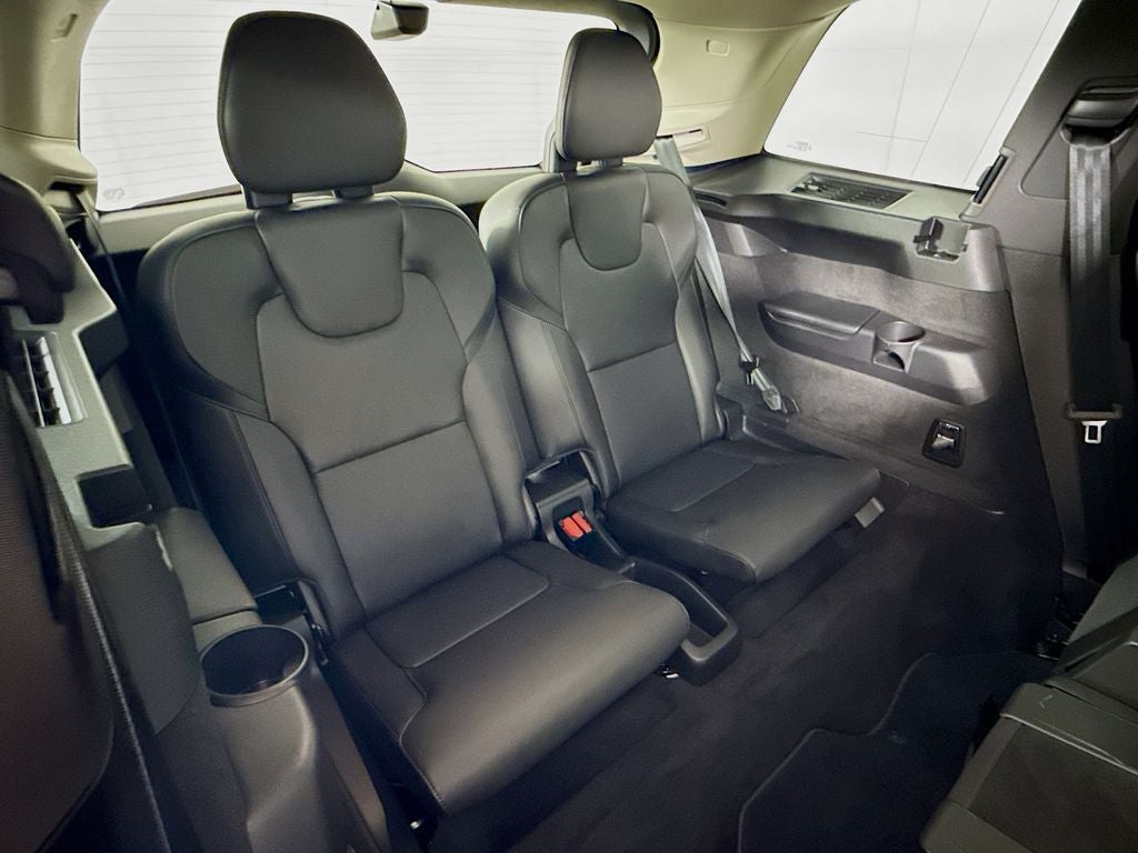 2025 Volvo XC90 B5 Core