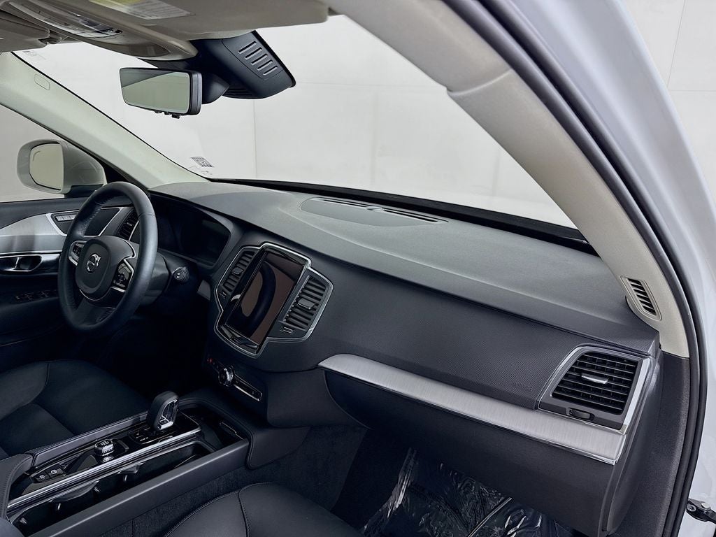 2025 Volvo XC90 B5 Core