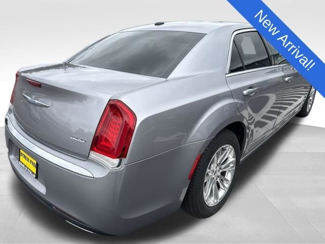 2017 Chrysler 300 Limited