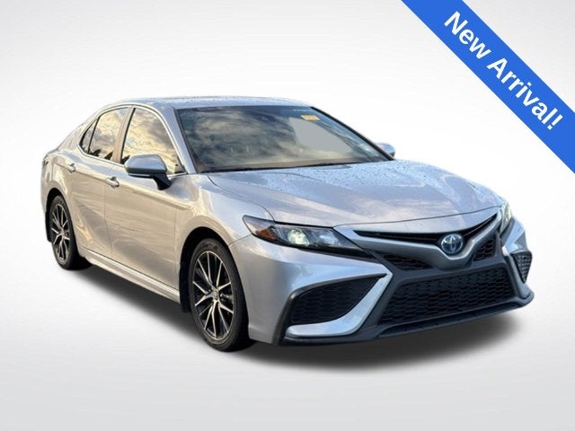 2022 Toyota Camry Hybrid SE