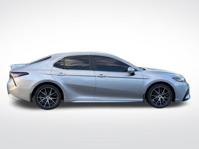 2022 Toyota Camry Hybrid SE